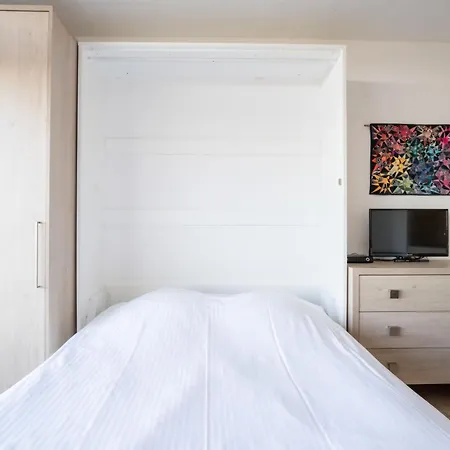 Studio 705 With Seaview By Interhome *