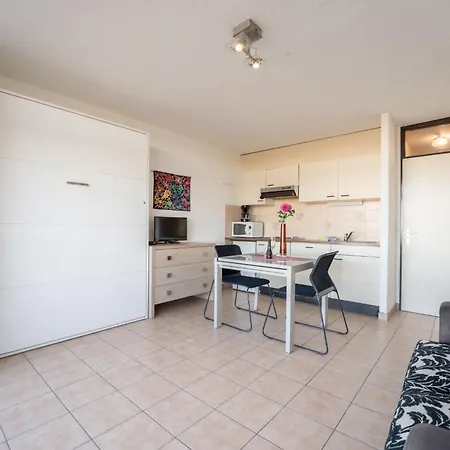 Studio 705 With Seaview By Interhome Bredene