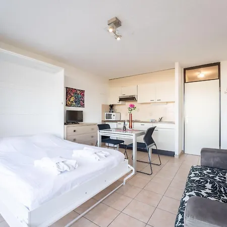 Studio 705 With Seaview By Interhome *